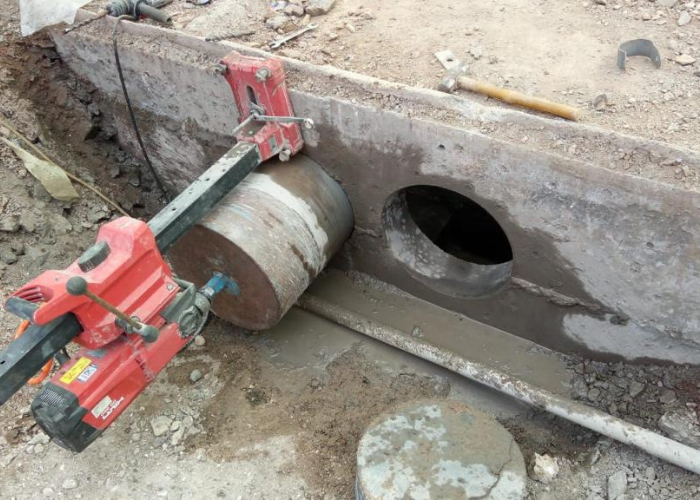 Floor saw machine